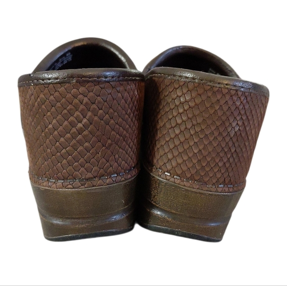 Dansko Pavan Brown Leather Clogs Snakeskin Embossed Comfort Shoes Size 10 - Picture 7 of 10
